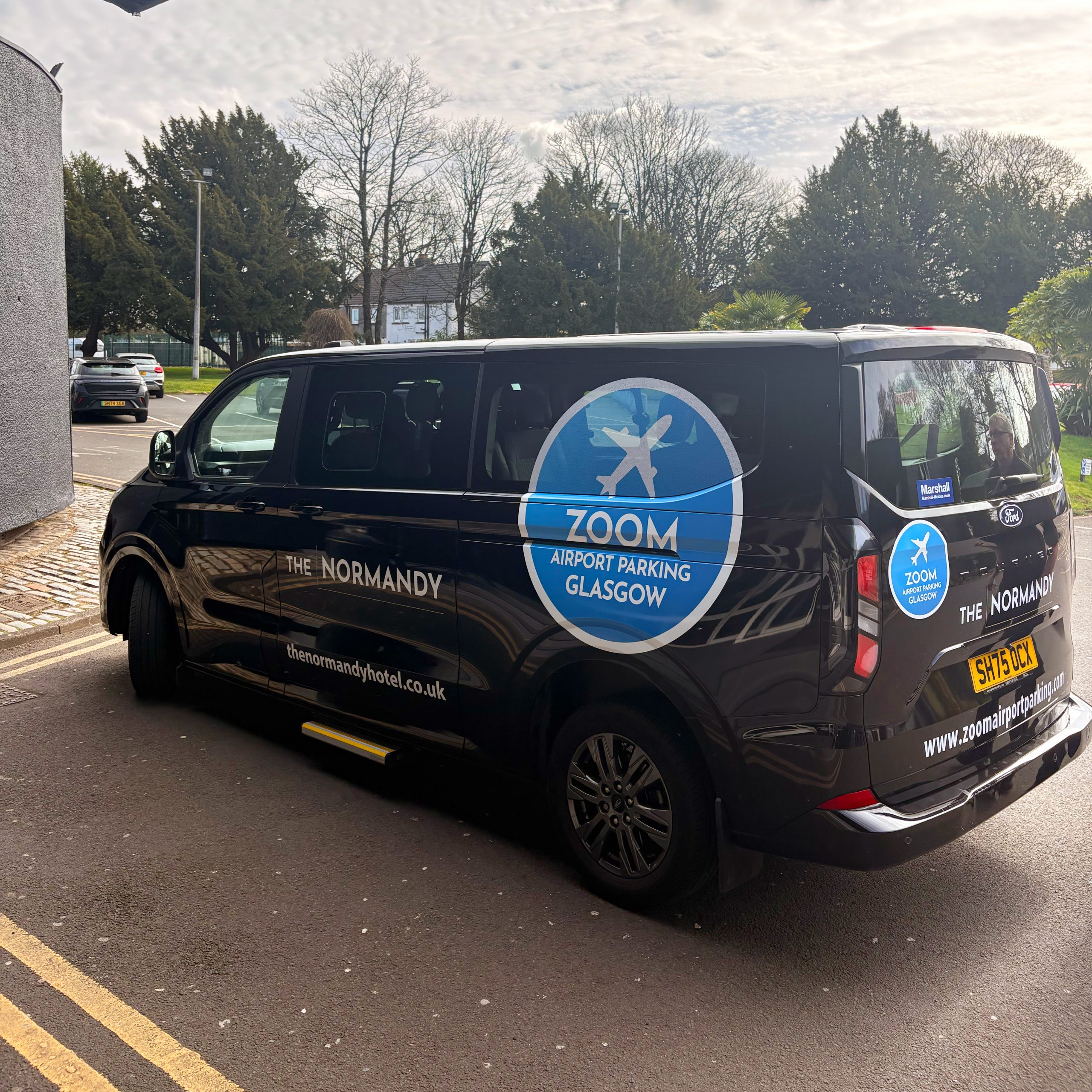 Zoom Airport Parking Glasgow executive minibus
