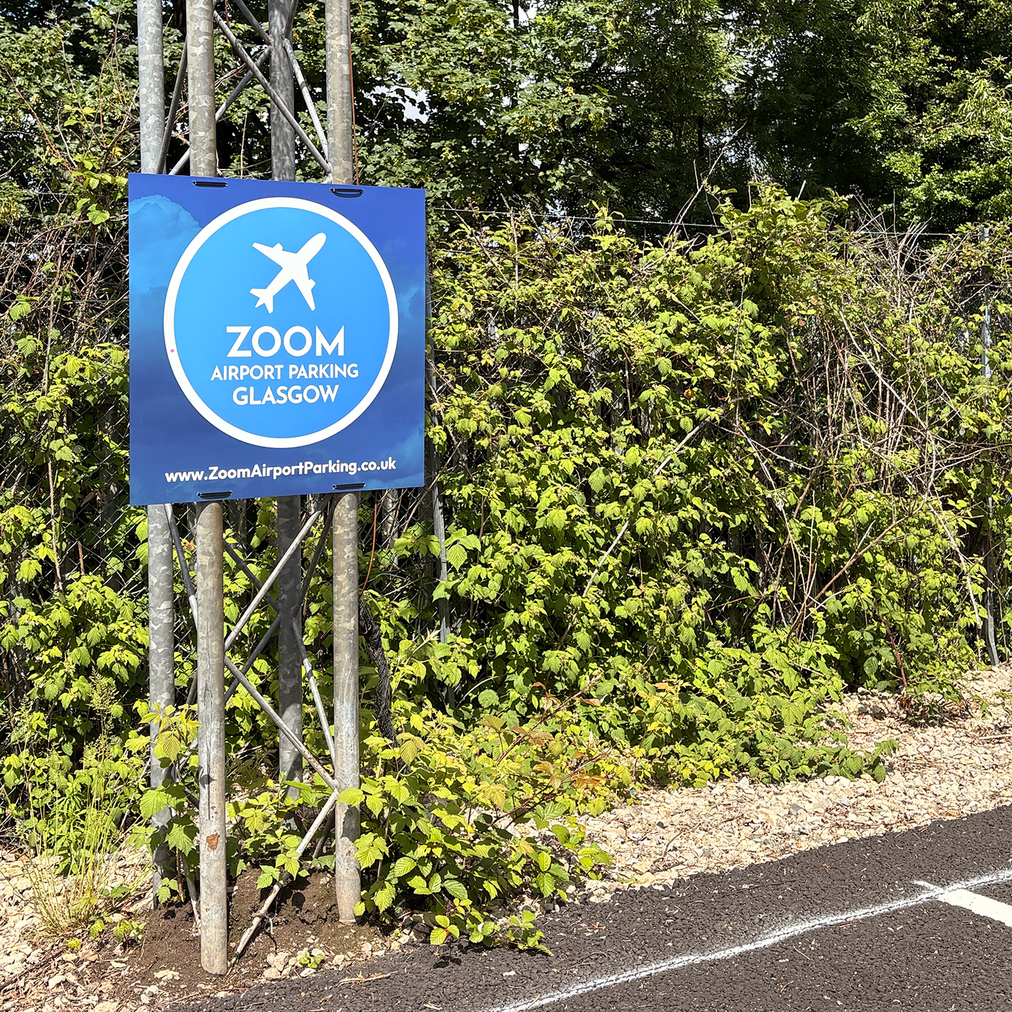 Zoom Airport Parking Glasgow car park signage