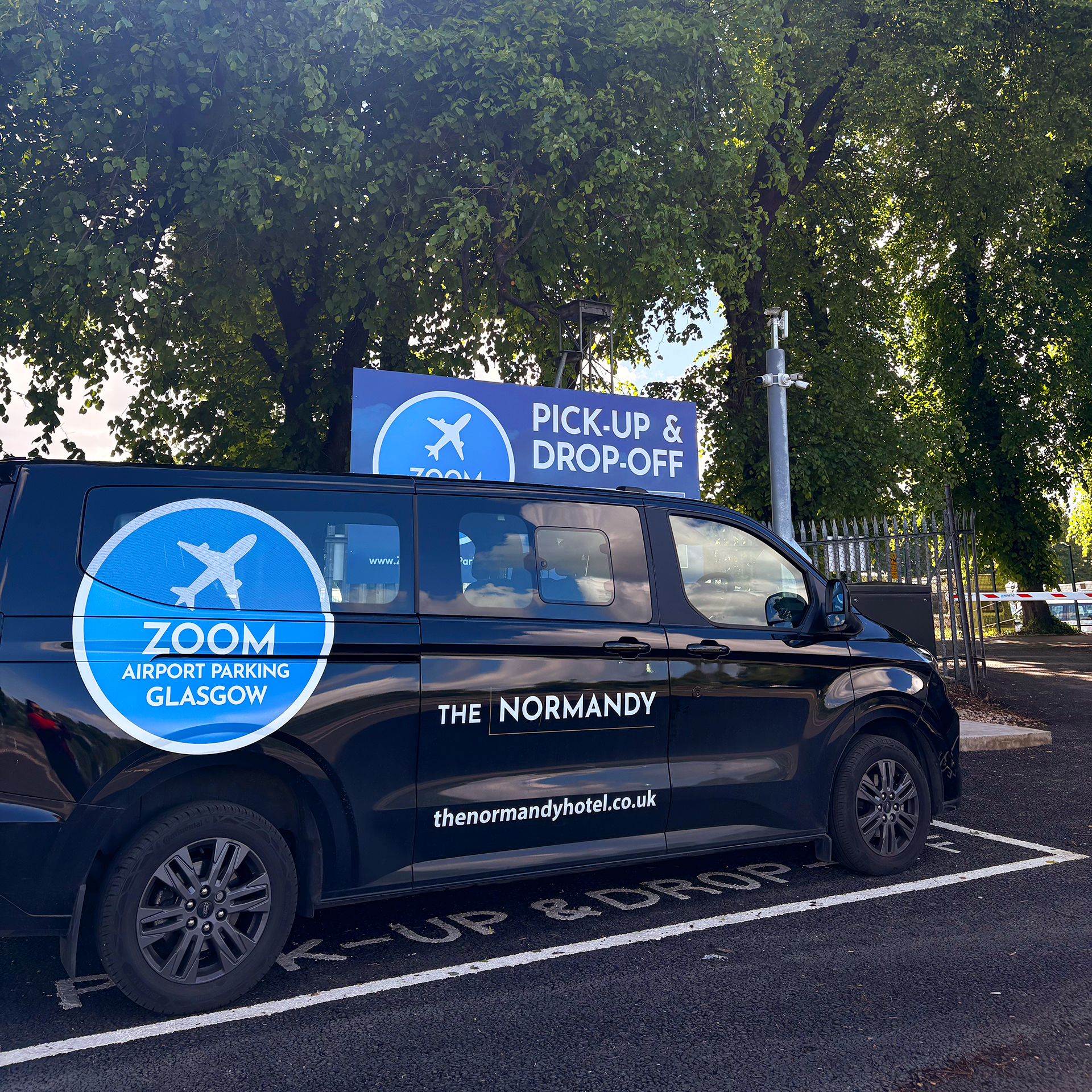 Zoom Airport Parking Glasgow pick-up & drop-off executive minibus